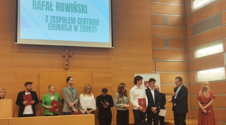 Amelia, Rafał i Krzysiek z klasy 3Ta odebrali w Krakowie nagrodę specjalną